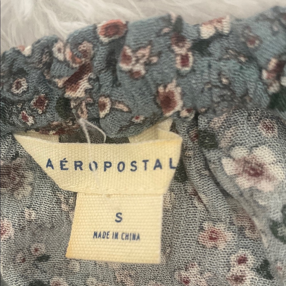 Aeropostale Floral Cutout Shoulder Top - Picture 5 of 8